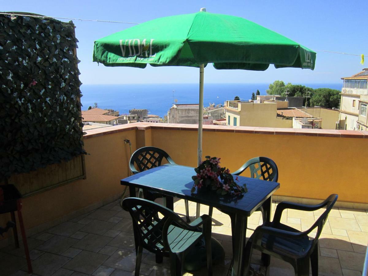 Ferienwohnung Taormina Castle And Sea View1 Exterior foto